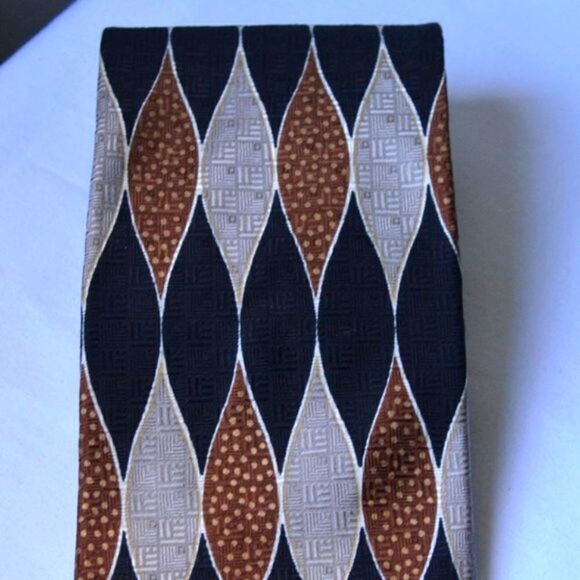 Men's Vintage 100% Silk Tie By Geoffrey Beene -Elongated Diamond Motif - Picture 12 of 13